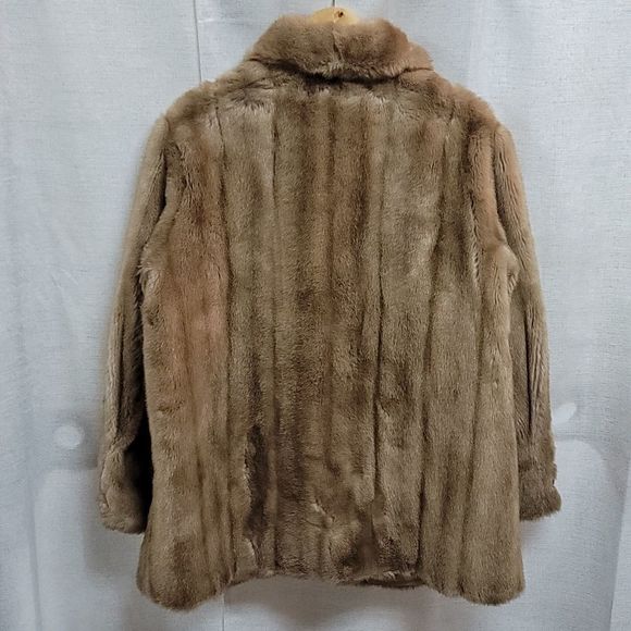 Beautiful Vintage Woman's Faux Fur Waist Length Jacket - Picture 7 of 12